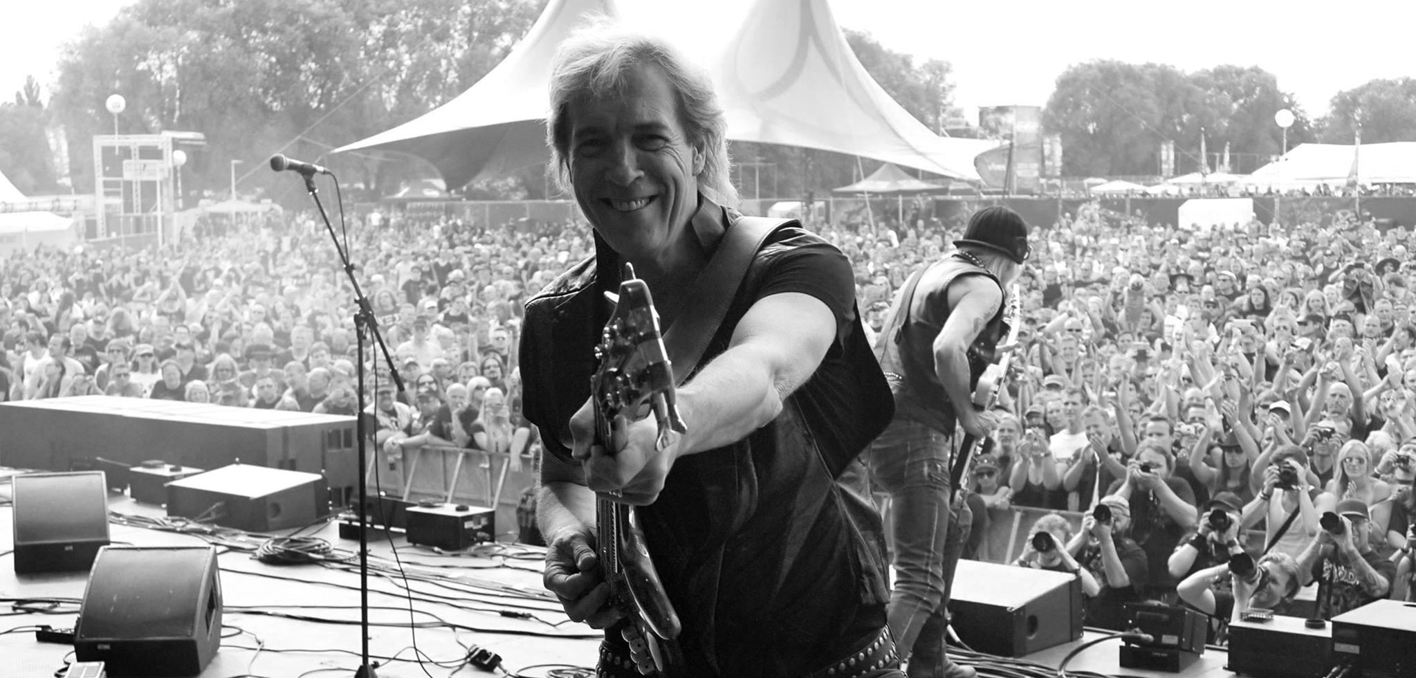 Francis Buchholz Live Photo Black And White